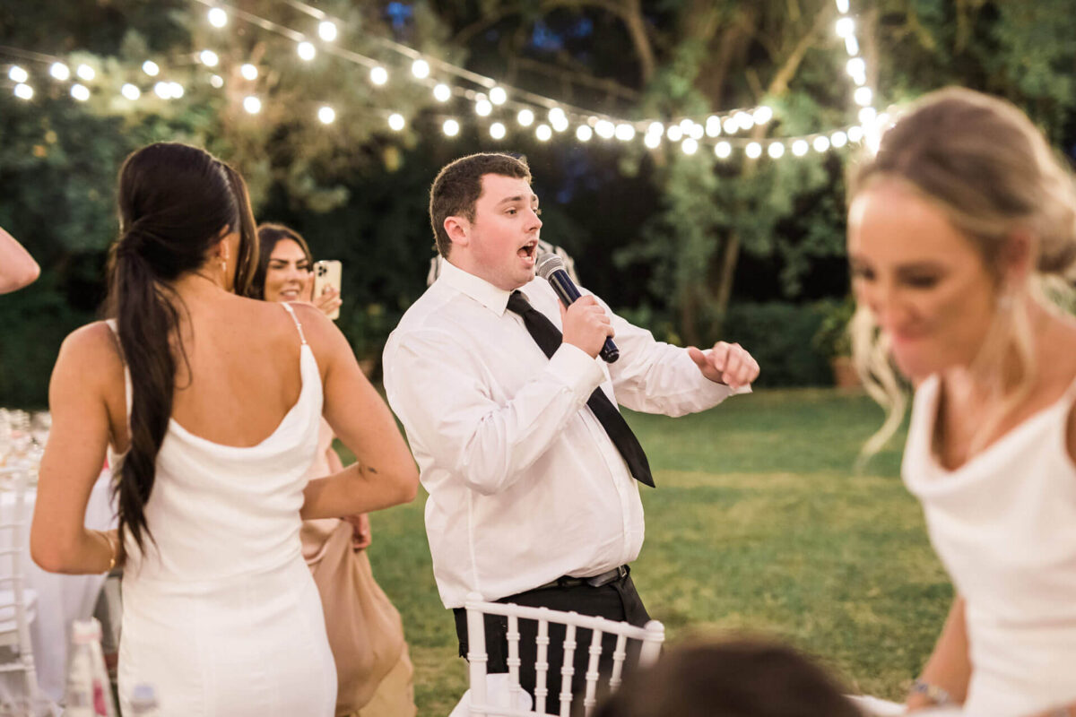 Surprise Your Wedding Guests With Singing Waiters